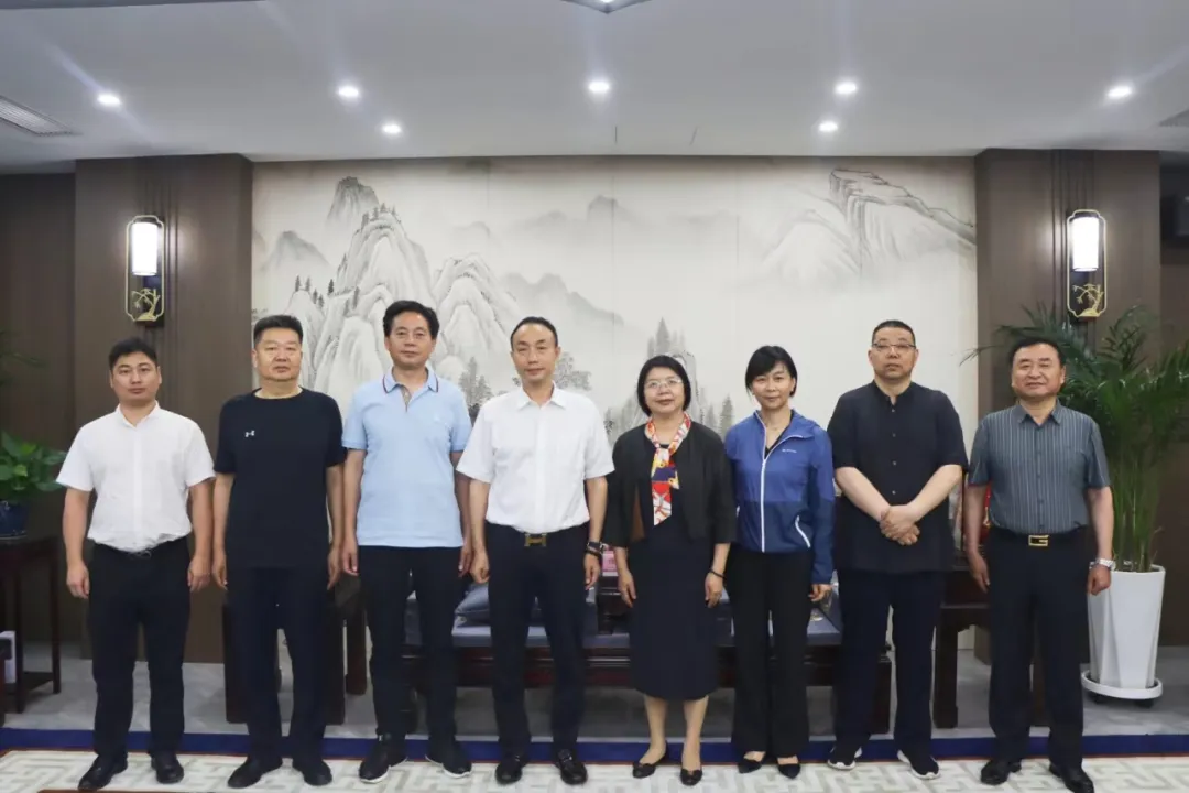 江蘇省泰州市委常委、宣傳部部長(zhǎng)，市政府副市長(zhǎng)劉霞等領(lǐng)導(dǎo)蒞臨公司調(diào)研指導(dǎo)